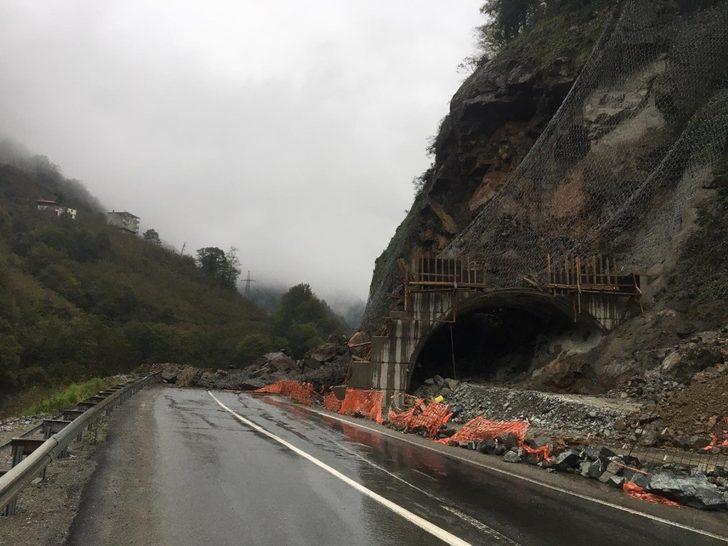 Uzungöl yolunda heyelan G4