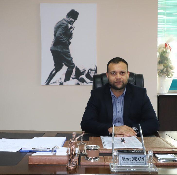 Çöpe bırakılan Atatürk portresini makam odasına astı G1