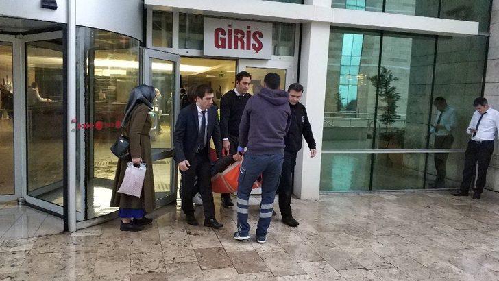 Adliye girişinde düşerek hastanelik oldu G3