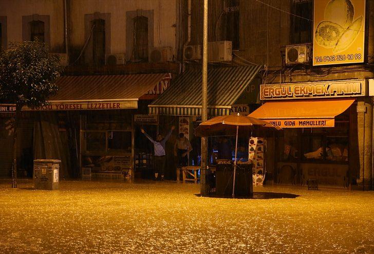 Trabzon'da sağanak yaşamı olumsuz etkiledi G4