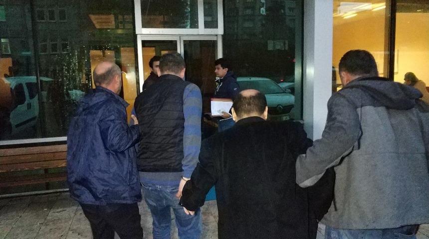 Yaraladıkları şahsı hastaneye götüren aracı kurşunlayan zanlılar tutuklandı