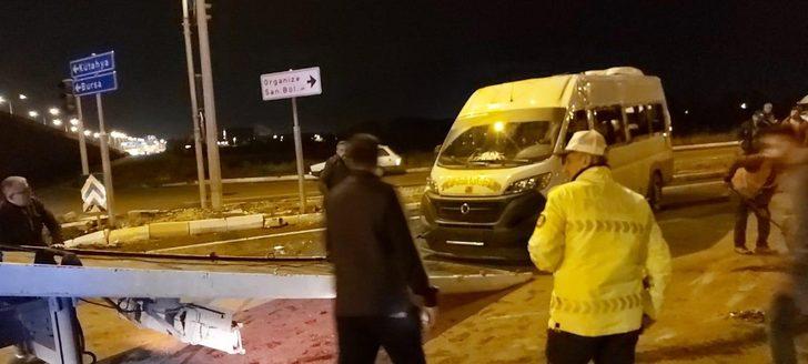 Fabrika işçilerini taşıyan minibüs kaza yaptı: 8 yaralı G2