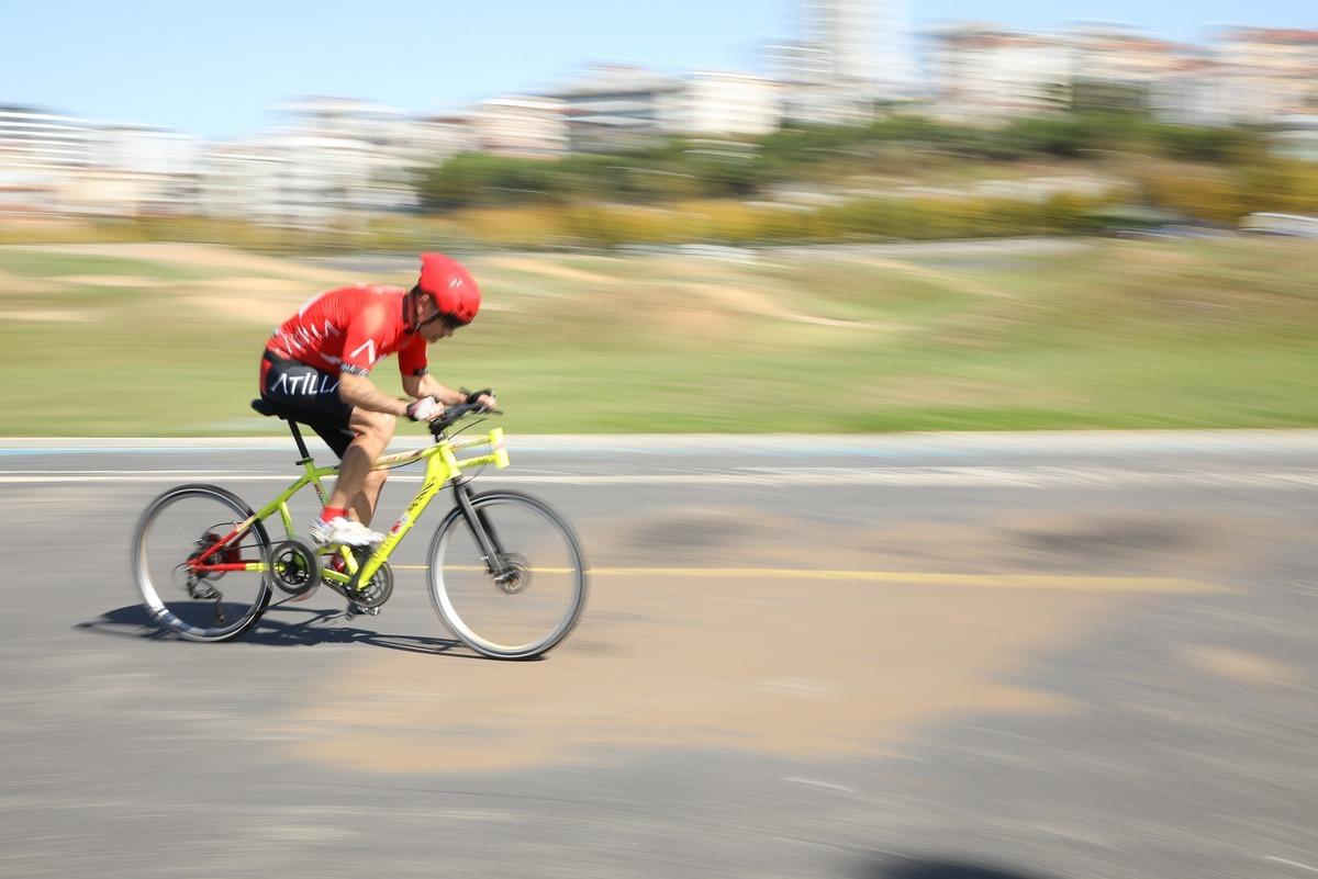 Eski milli sporcu Atilla Atay'dan rekor denemesi! Bisikletle 200 kilometre hız...