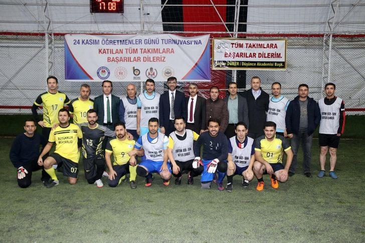 Bitlis’te öğretmenler günü halı saha turnuvası düzenlendi G3