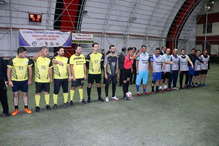 Bitlis’te öğretmenler günü halı saha turnuvası düzenlendi G4