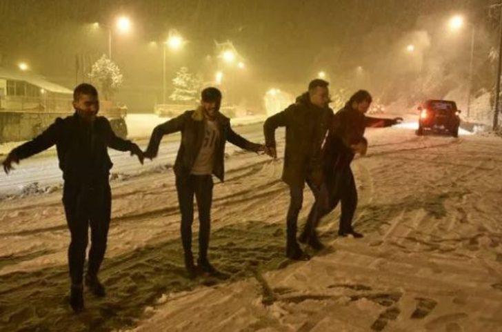 Kar yağışı sürprizi! Erzurum, Kars, Bayburt, Tokat, Sivas, Ordu, Gümüşhane, Ardahan ve Amasya beyaza büründü G1