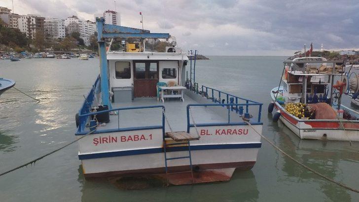 Karadenizli balıkçılar kötü hava koşulları ve balık yokluğundan limana demirledi G2
