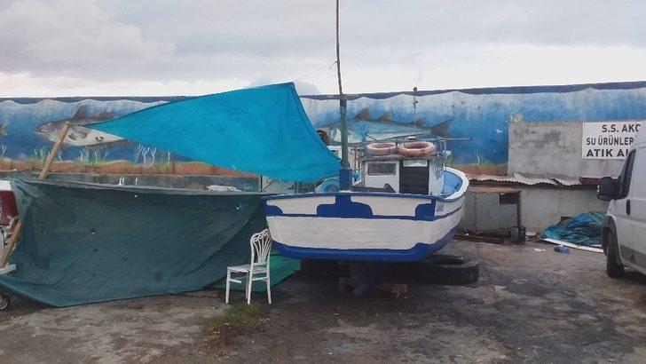 Karadenizli balıkçılar kötü hava koşulları ve balık yokluğundan limana demirledi G4