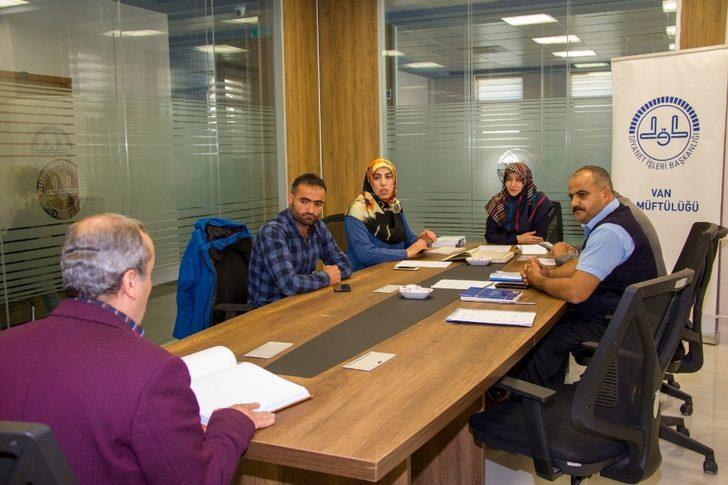 Kur’an ve dini bilgiler yarışmasını kazanan 1 işitme ve 1 görme engelli vatandaş ücretsiz umreye gidecek G3