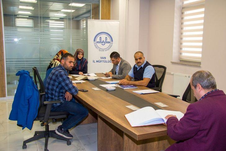 Kur’an ve dini bilgiler yarışmasını kazanan 1 işitme ve 1 görme engelli vatandaş ücretsiz umreye gidecek G4