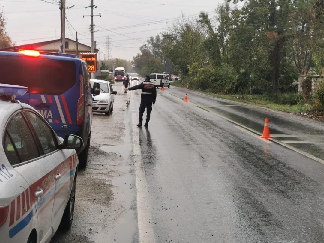 Jandarma sorumluluk b&ouml;lgelerinde hız denetimi yaptı