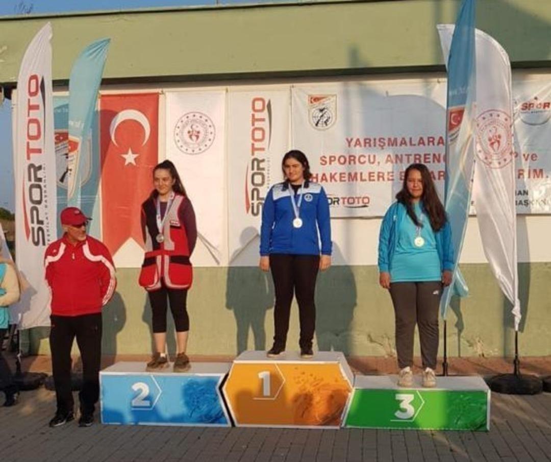 Kağıtsporlu atıcılar Bursa ve Konya&rsquo;dan madalya ile d&ouml;nd&uuml;