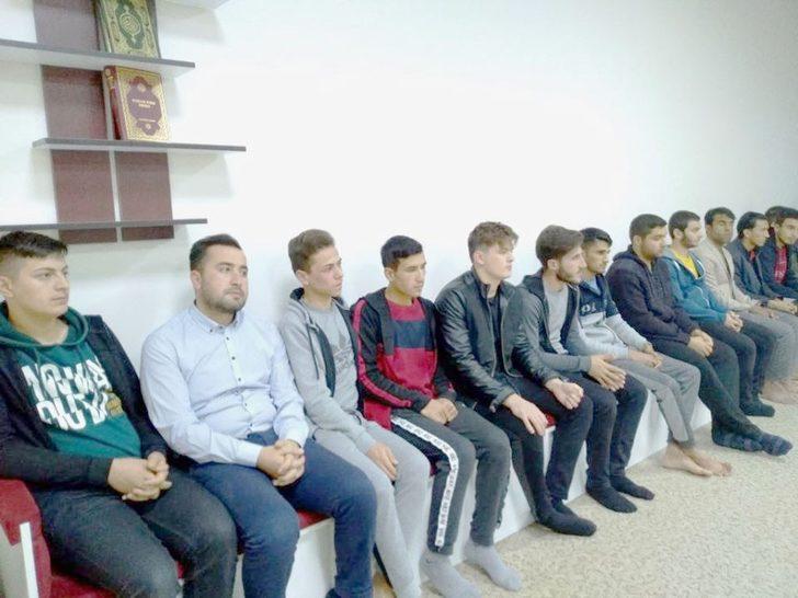 Müftü Akkuş, öğrencilerle bir araya geldi G2