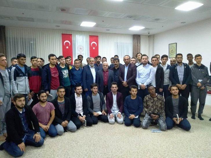 Müftü Akkuş, öğrencilerle bir araya geldi G5