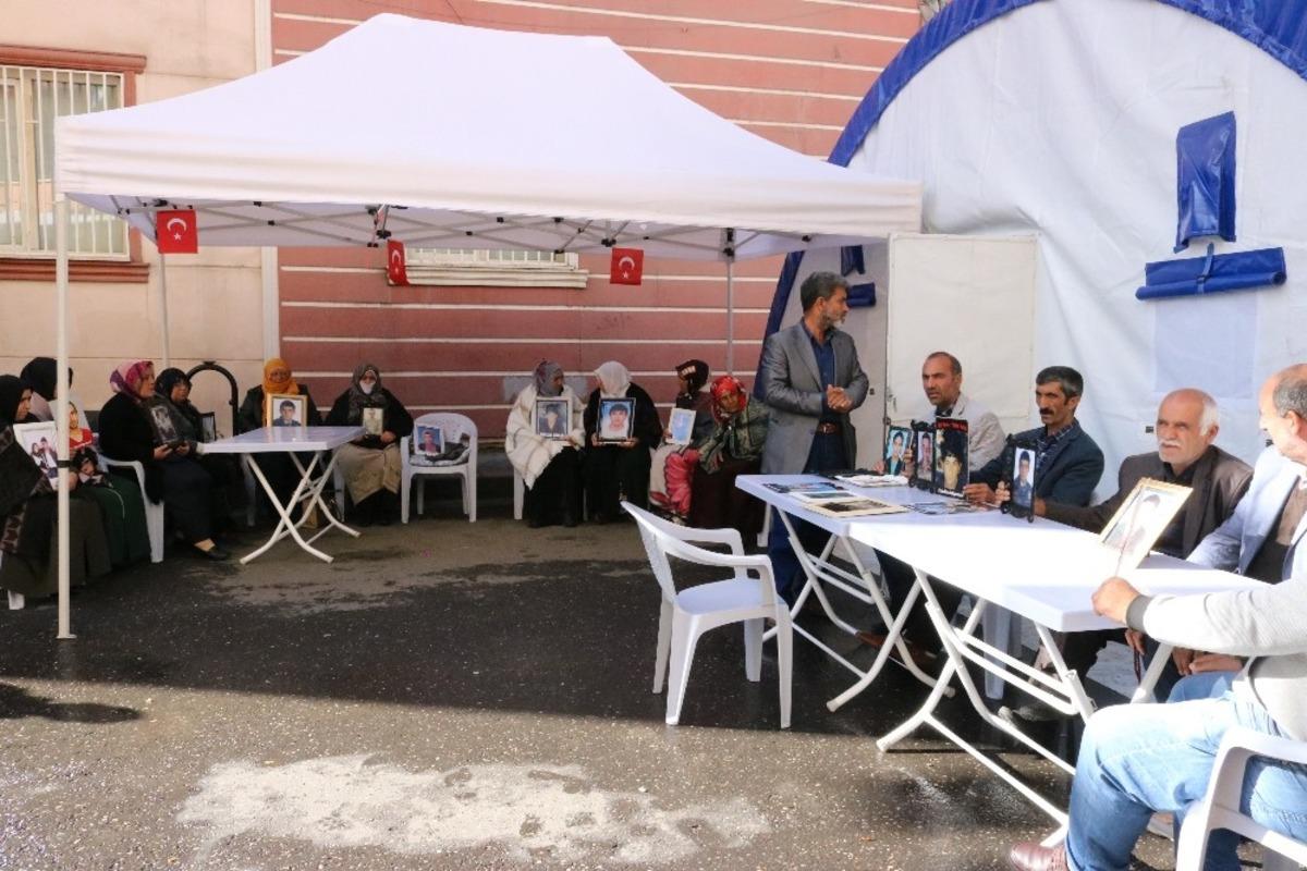 HDP &ouml;n&uuml;ndeki ailelerin evlat n&ouml;beti 61&rsquo;inci g&uuml;n&uuml;nde