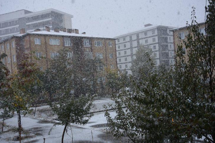 Bitlis’e mevsimin ilk karı yağdı G3
