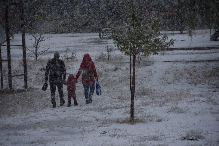Bitlis’e mevsimin ilk karı yağdı G5