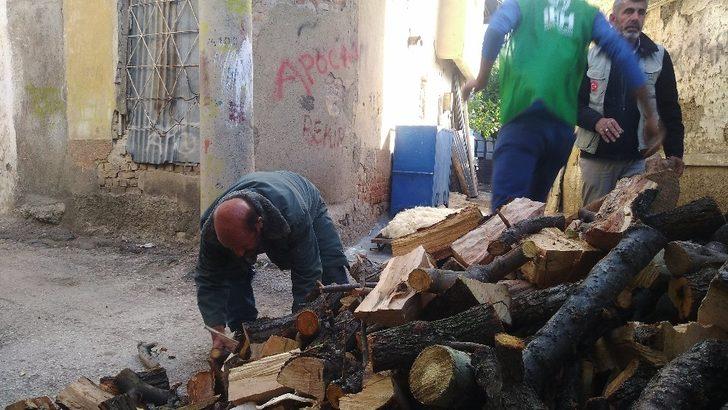 Elazığ’da kış öncesi ailelere odun yardımı G3