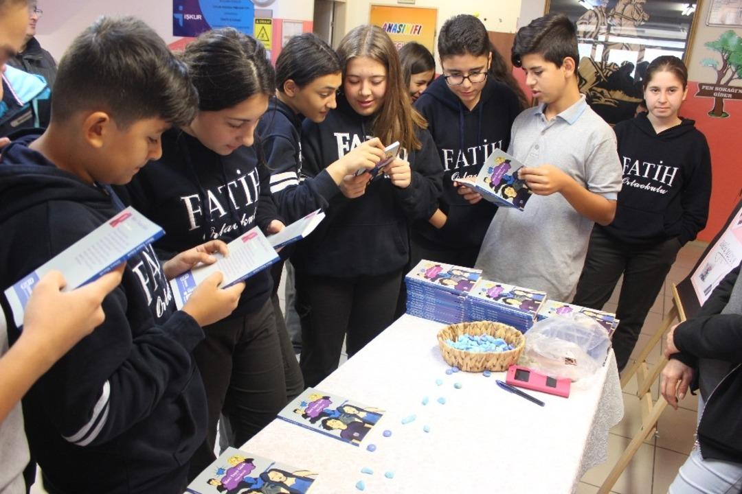 (&Ouml;zel) 12 yaşında ilk romanını yazdı