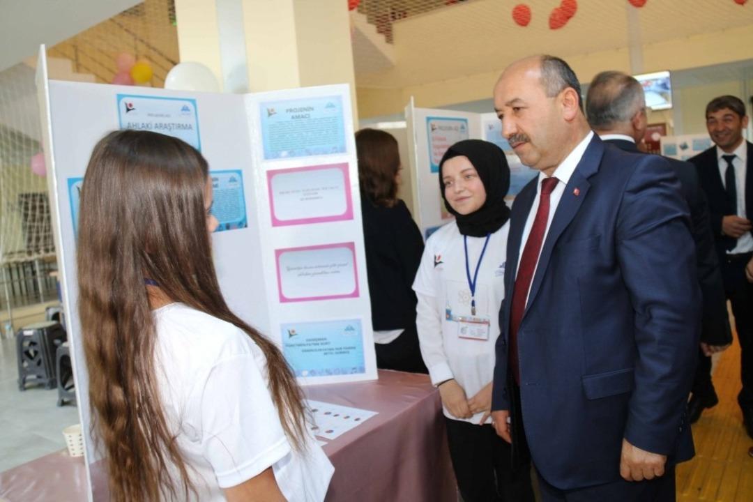 M&uuml;d&uuml;r Başyiğit, T&Uuml;BİTAK Bilim Fuarını ziyaret etti