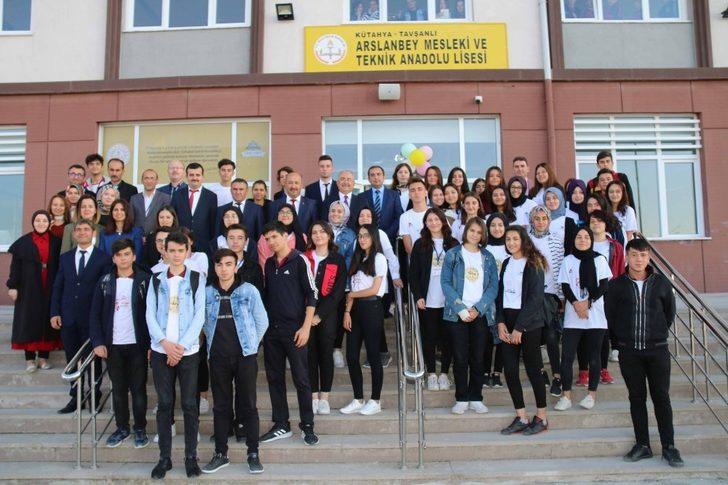 Müdür Başyiğit, TÜBİTAK Bilim Fuarını ziyaret etti G5