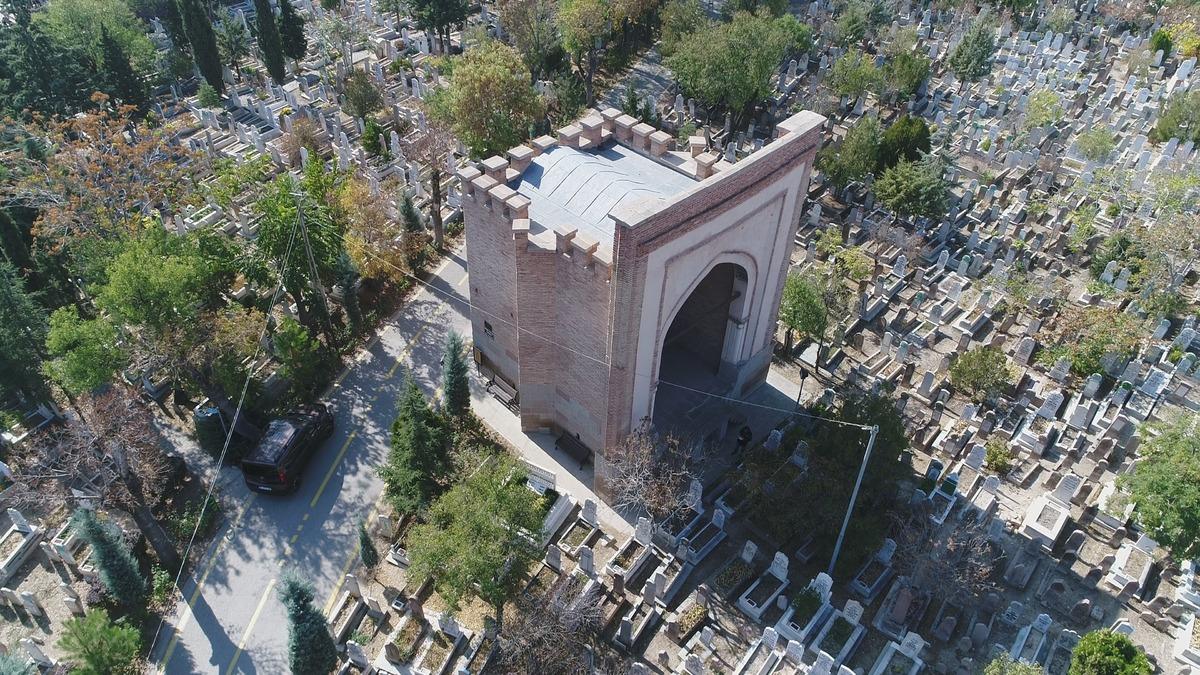 Konya&rsquo;nın Kız Kulesi: G&ouml;me&ccedil; Hatun T&uuml;rbesi! G&ouml;ren hayran kalıyor