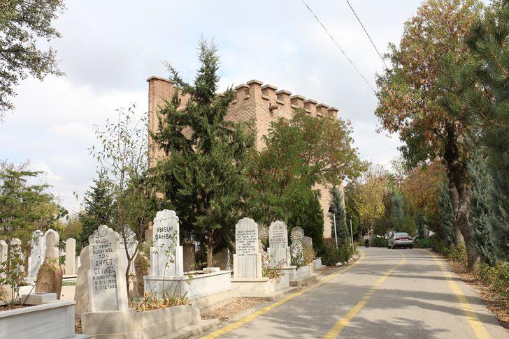 Konya’nın Kız Kulesi: Gömeç Hatun Türbesi! Gören hayran kalıyor G2