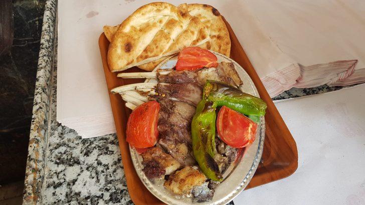 Kuyuda hazırlanan büryan kebabı tavaya taşındı G2