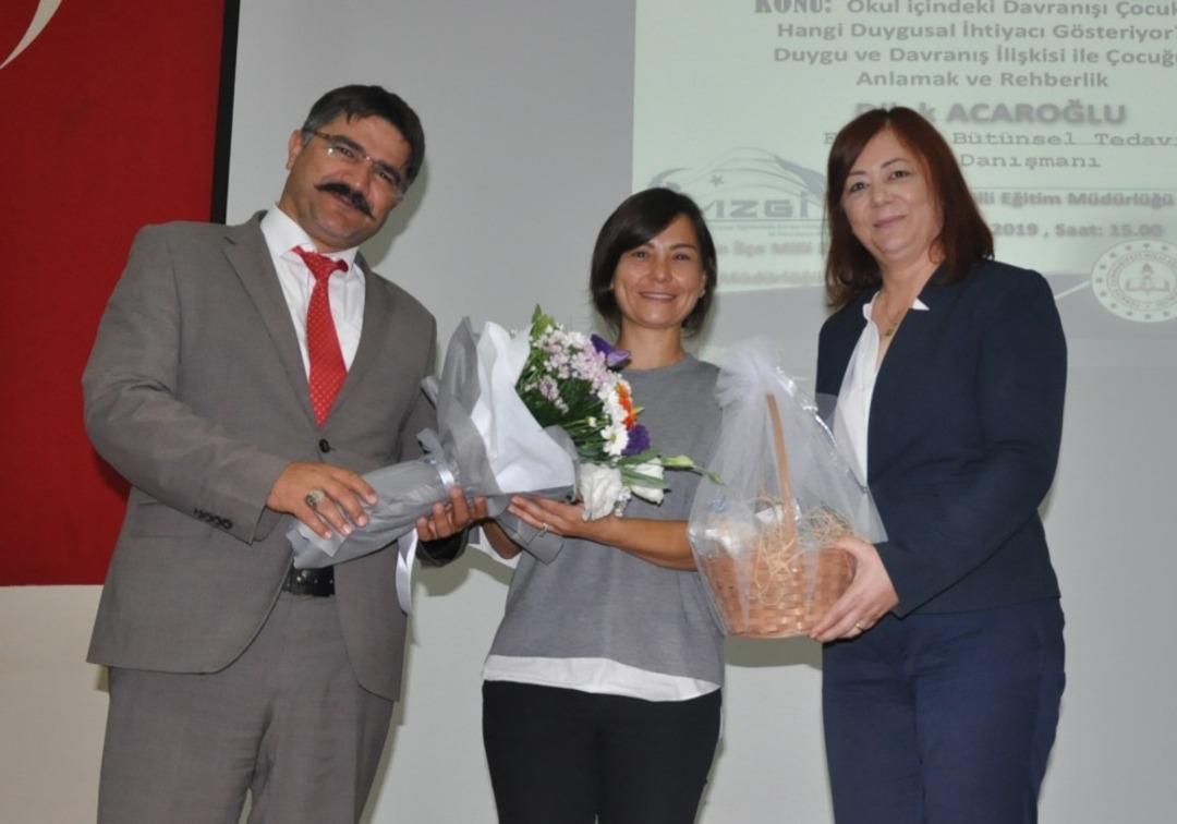 &Ccedil;eşme&rsquo;deki eğitimcilere &ouml;ğrenci davranışları ile ilgili seminer