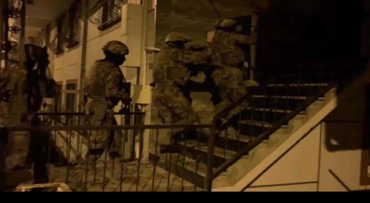 Yaşı k&uuml;&ccedil;&uuml;k kızlara fuhuş, erkeklere hırsızlık yaptırmışlar! İğren&ccedil; detay ortaya &ccedil;ıktı