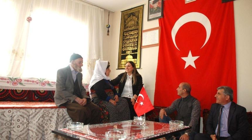 Pekmez&rsquo;den şehit ailelerine ziyaret