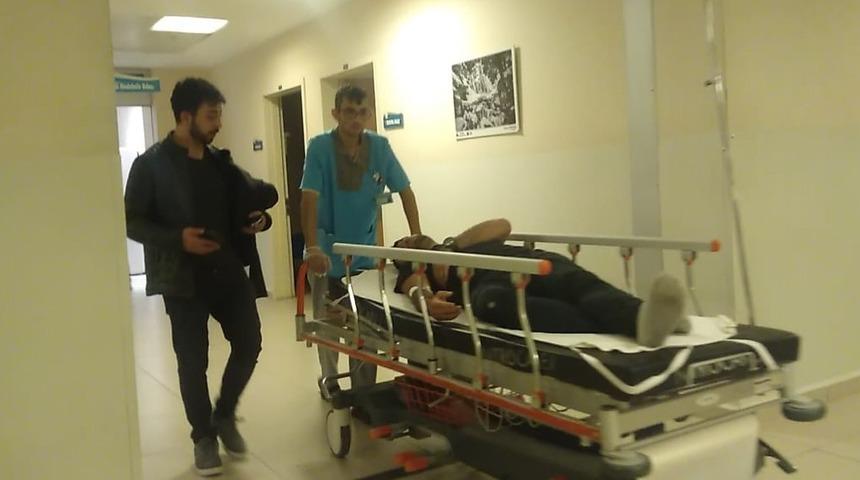 Meyve soyduğu bı&ccedil;ağın &uuml;zerine d&uuml;ş&uuml;p, ağır yaralandı&nbsp;