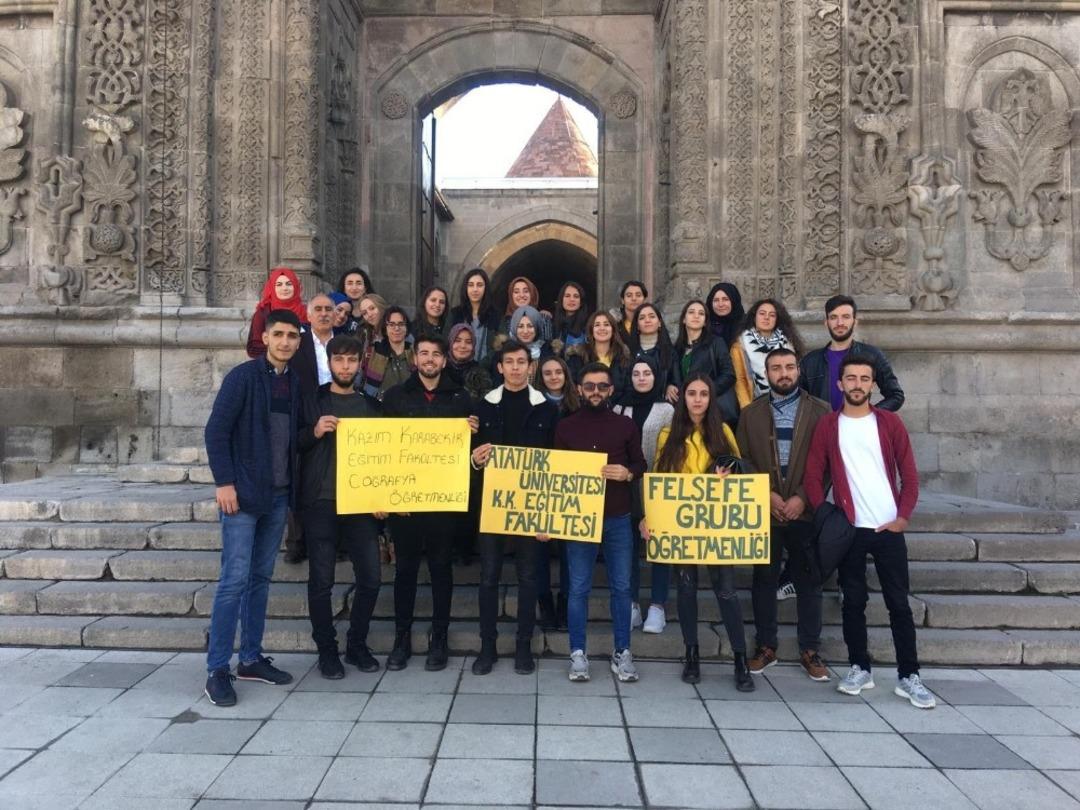 Saltuklu hoca &ouml;nc&uuml;l&uuml;k etti