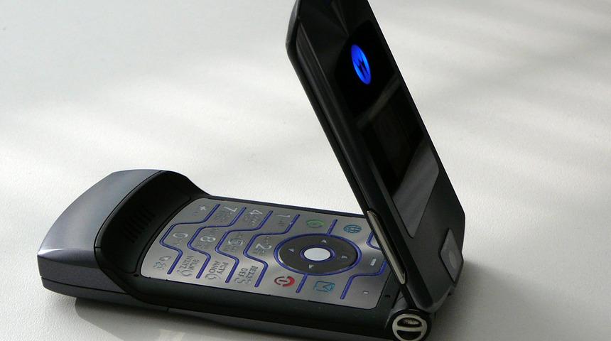 Efsane geri d&ouml;nd&uuml;: Katlanabilir Motorola Razr sonunda g&ouml;r&uuml;nt&uuml;lendi!