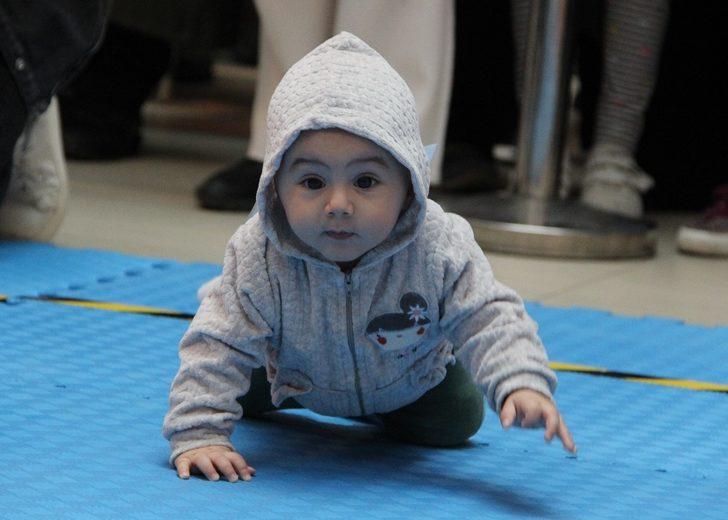 Bebekler yarıştı, anne babalar heyecanlandı G4