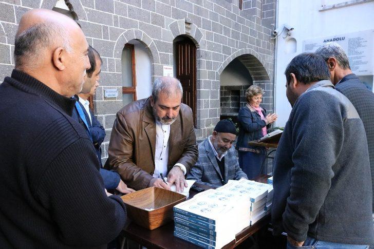 Yazar Mahmut Kutlu kitap tanıtımında okurlarıyla bir araya geldi G2