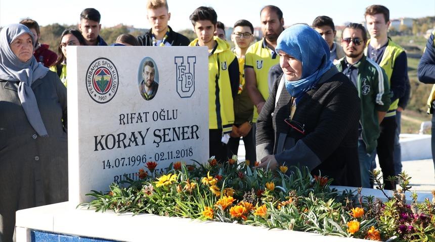 Fenerbahçe taraftarı Koray Şener kabri başında anıldı