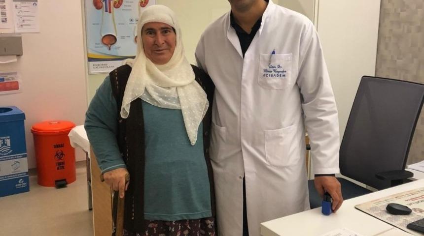 Diyabet hastası yaşlı kadın kapalı ameliyat y&ouml;ntemiyle 6 cm&rsquo;lik kanserli t&uuml;m&ouml;rden kurtuldu