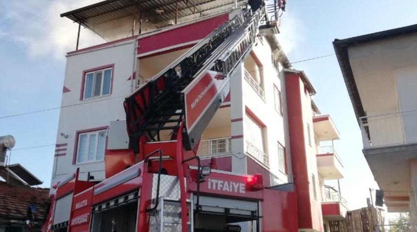 &Ccedil;atı yangını korkuttu