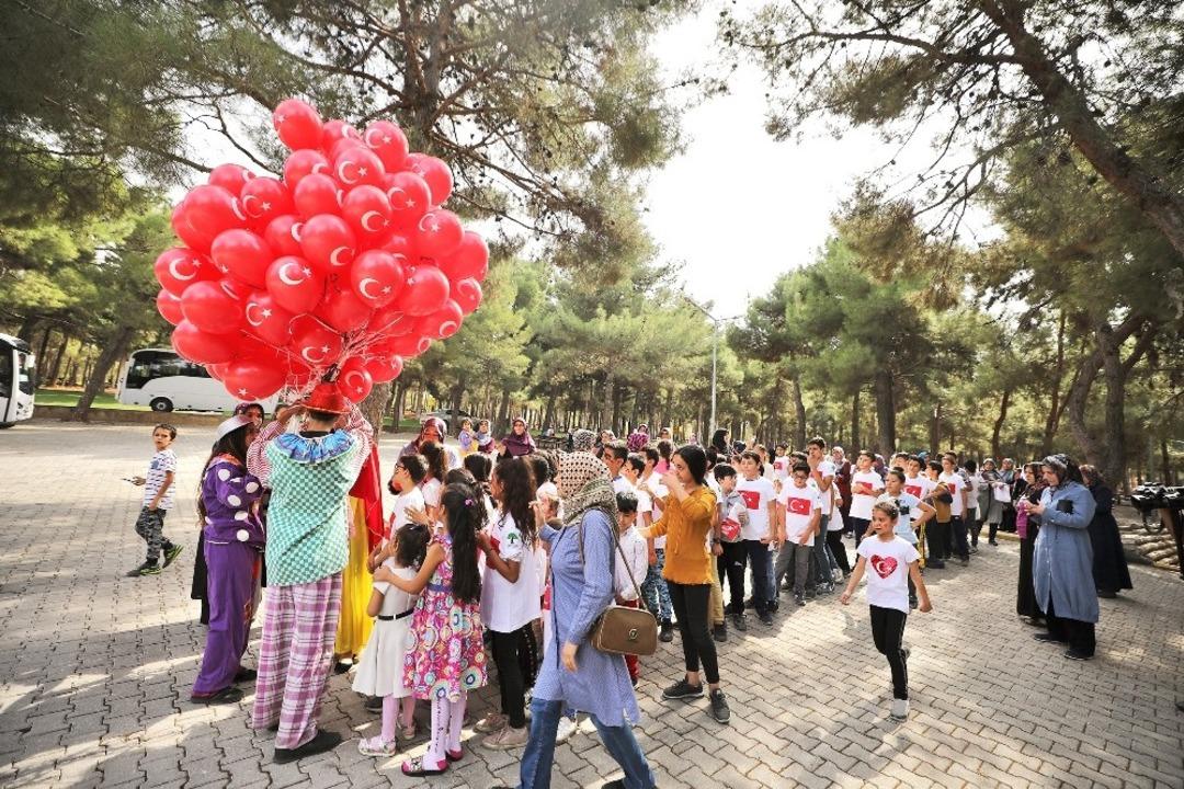 Yetim &ccedil;ocuklar ve aileleri, piknikte moral buldu