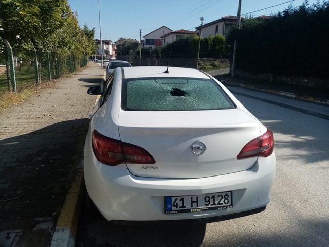 Maganda kurşunu otomobilin arka camına isabet etti