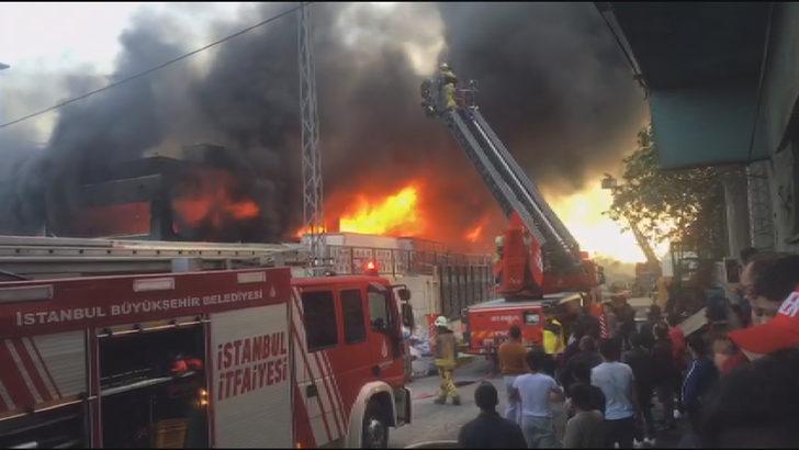 Arnavutköy'de yangın! Kontrol altına alındı G3