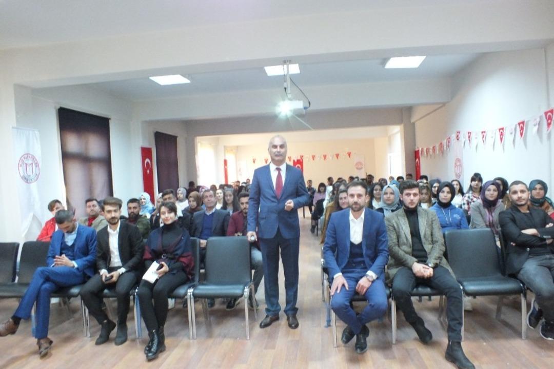 Malazgirt&rsquo;te &uuml;niversite &ouml;ğrencilerine bankacılık eğitim semineri verildi