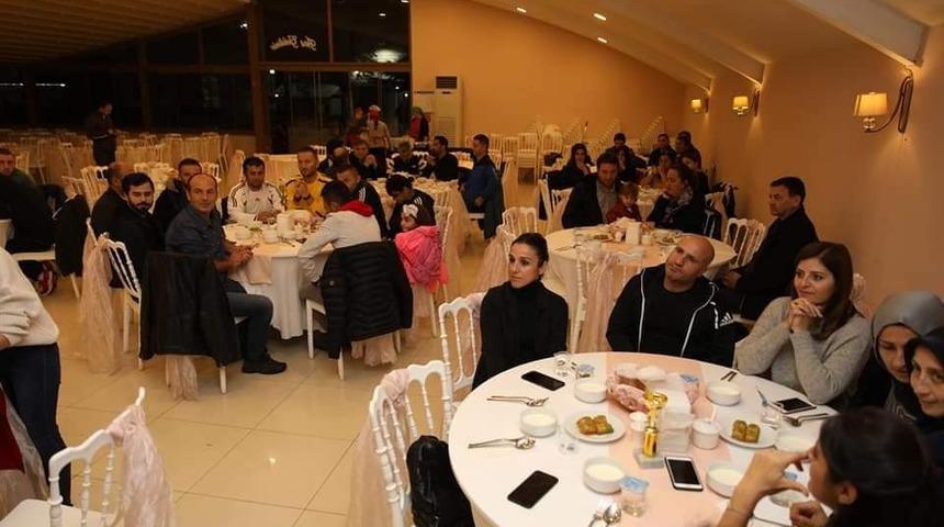 Başarılı sporcu öğretmenler yemekte bir araya geldi