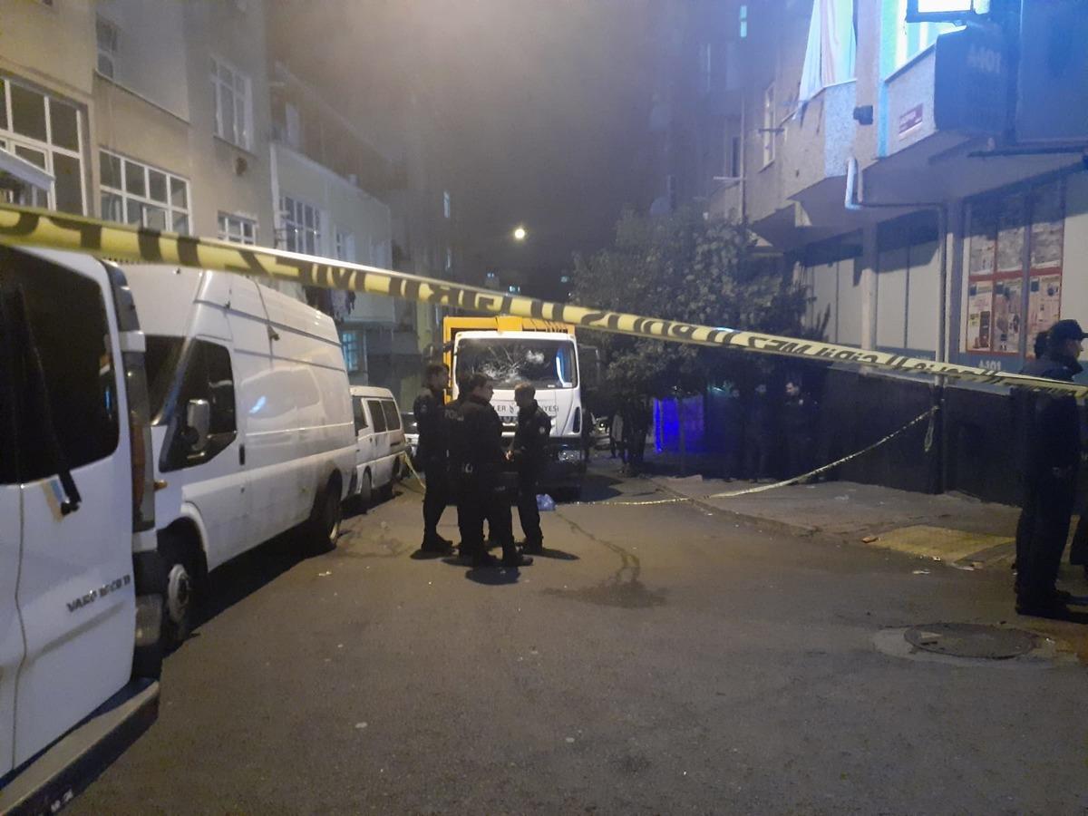 Esenler'de &ccedil;&ouml;p kamyonunun altında kalan kadın hayatını kaybetti
