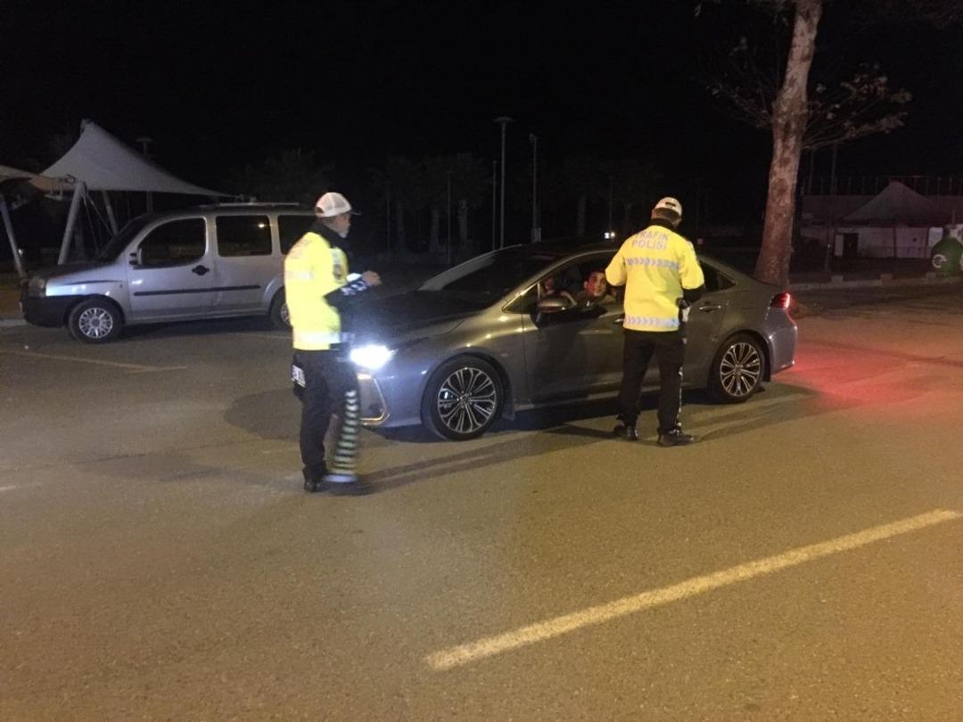 Karasu&rsquo;da polis ekiplerinden alkol uygulaması