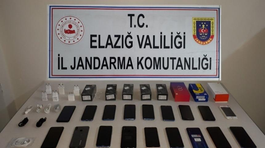 Elazığ&rsquo;da ka&ccedil;ak&ccedil;ılıkla m&uuml;cadele, telefonlar ele ge&ccedil;irildi