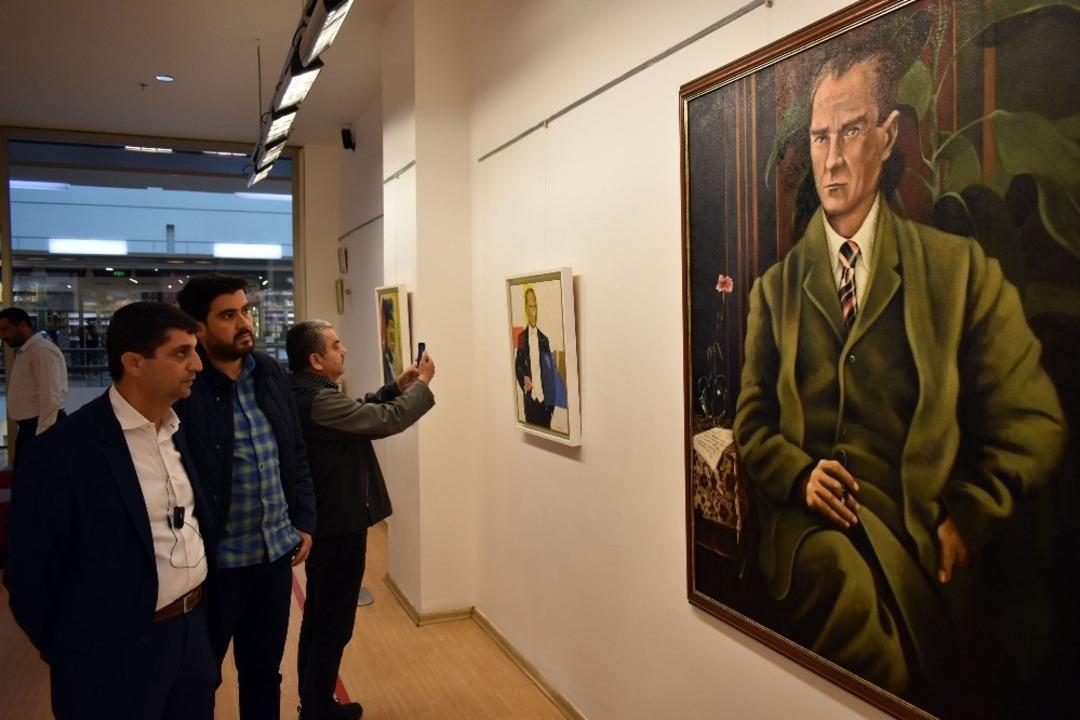 Atat&uuml;rk portreleri sergisine b&uuml;y&uuml;k ilgi