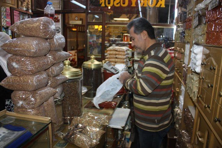 Soğuk havalar yüzünü gösterdi, vatandaşlar aktarlara koştu G2
