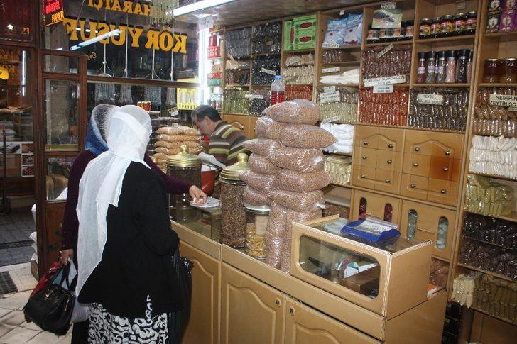 Soğuk havalar yüzünü gösterdi, vatandaşlar aktarlara koştu G3